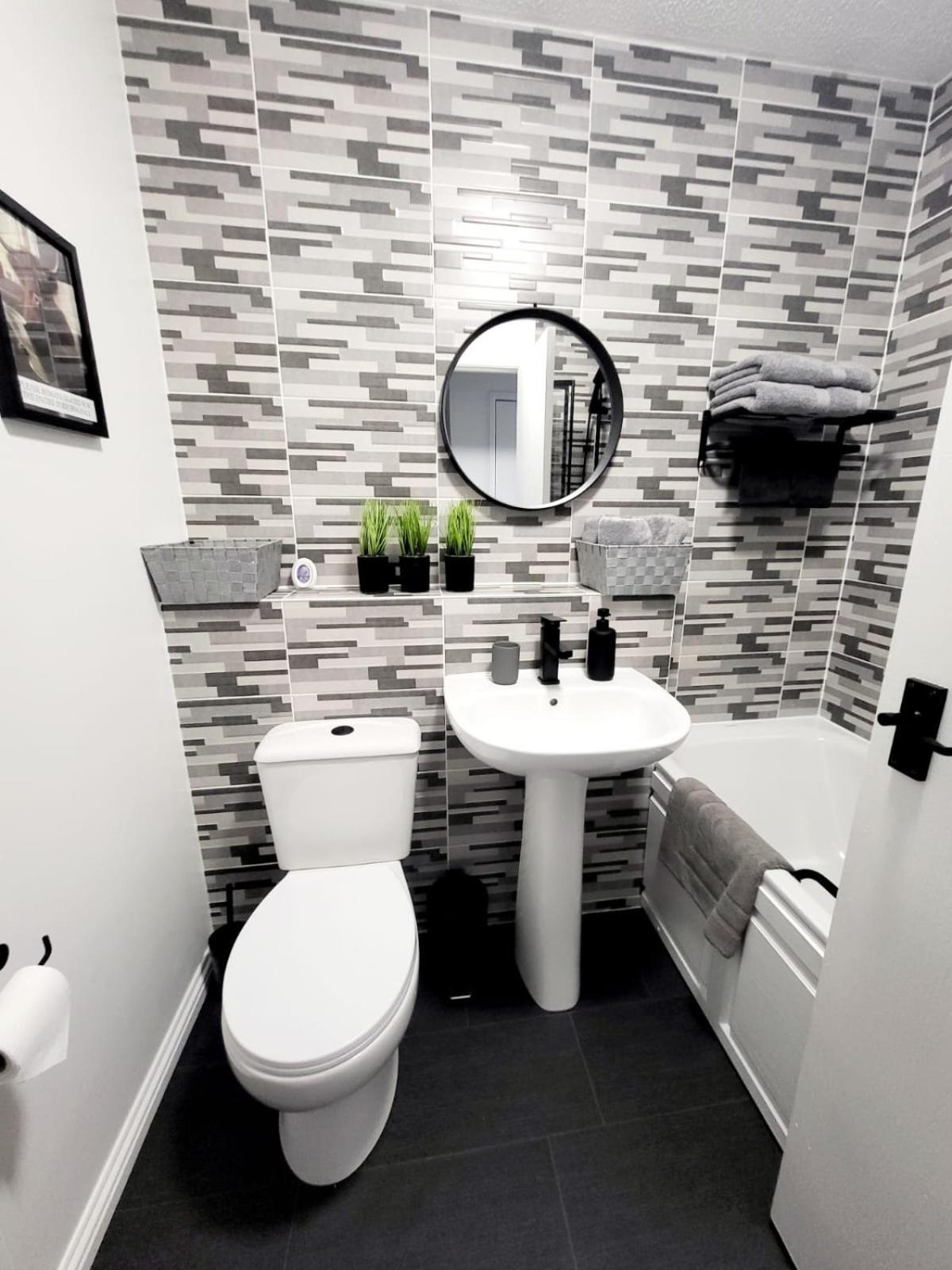 Stylish Home In Linlithgow With Free Parking Exterior foto